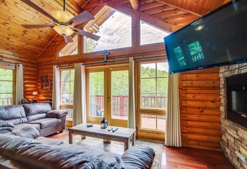 Quiet Gatlinburg Cabin W/ Lookout Decks & Hot Tub!
