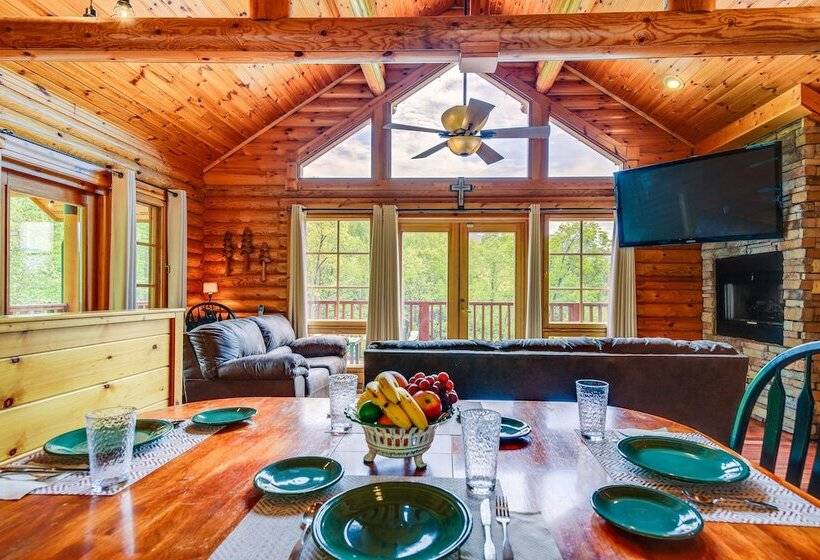 Quiet Gatlinburg Cabin W/ Lookout Decks & Hot Tub!