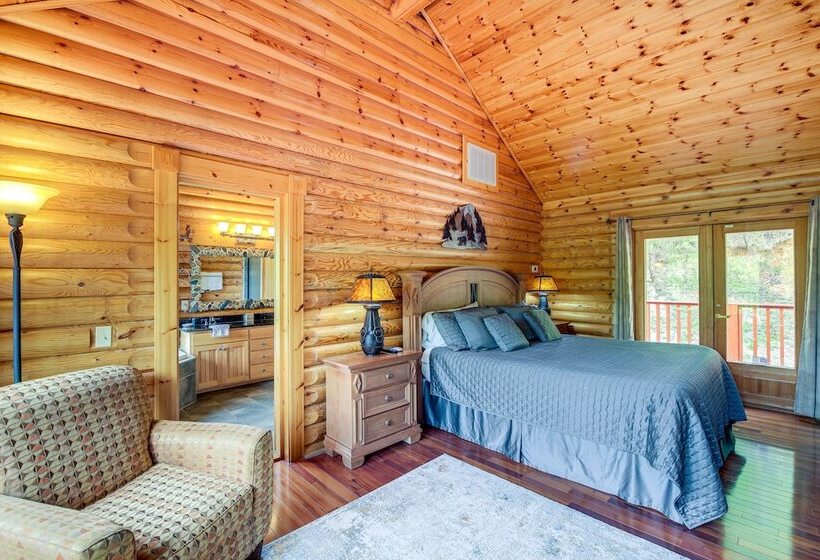 Quiet Gatlinburg Cabin W/ Lookout Decks & Hot Tub!