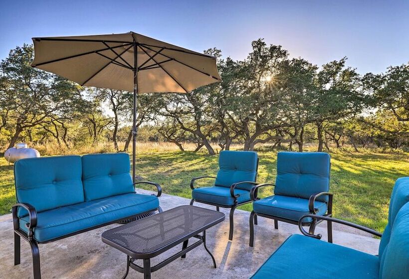 Quiet Haven W/ Hot Tub, 4 Mi To Canyon Lake!