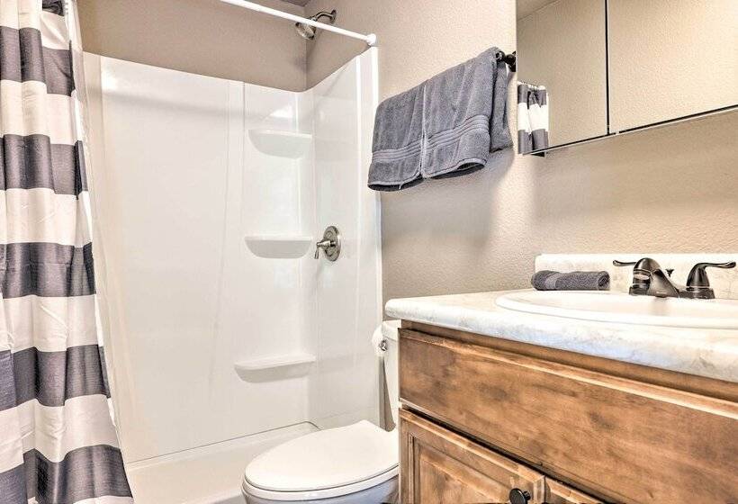 Quiet Haven W/ Hot Tub, 4 Mi To Canyon Lake!