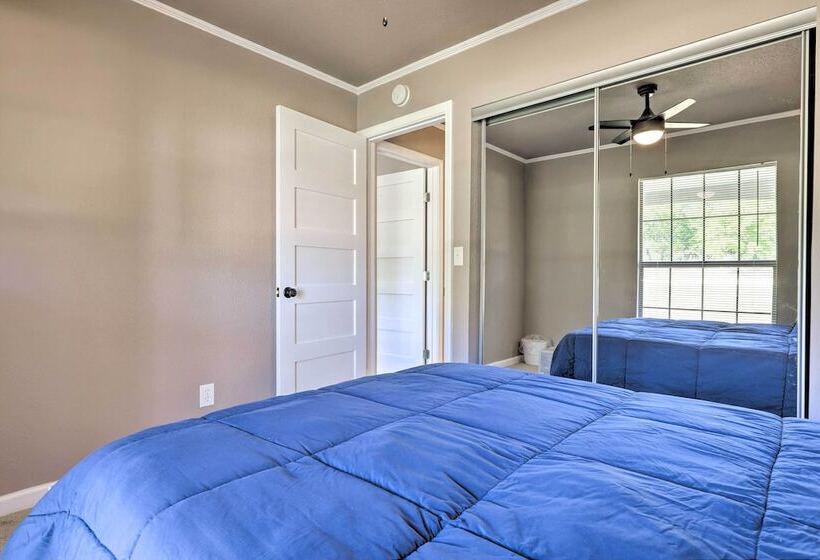 Quiet Haven W/ Hot Tub, 4 Mi To Canyon Lake!