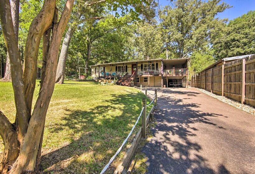 Quiet Home On Lake Hawkins W/ Kayaks + Dock!