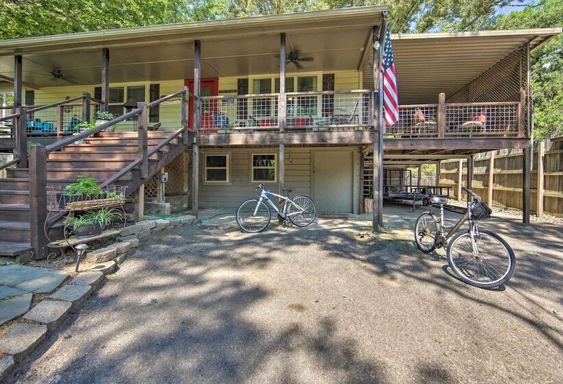 Quiet Home On Lake Hawkins W/ Kayaks + Dock!