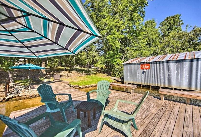 Quiet Home On Lake Hawkins W/ Kayaks + Dock!