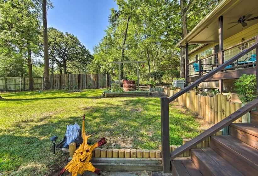 Quiet Home On Lake Hawkins W/ Kayaks + Dock!