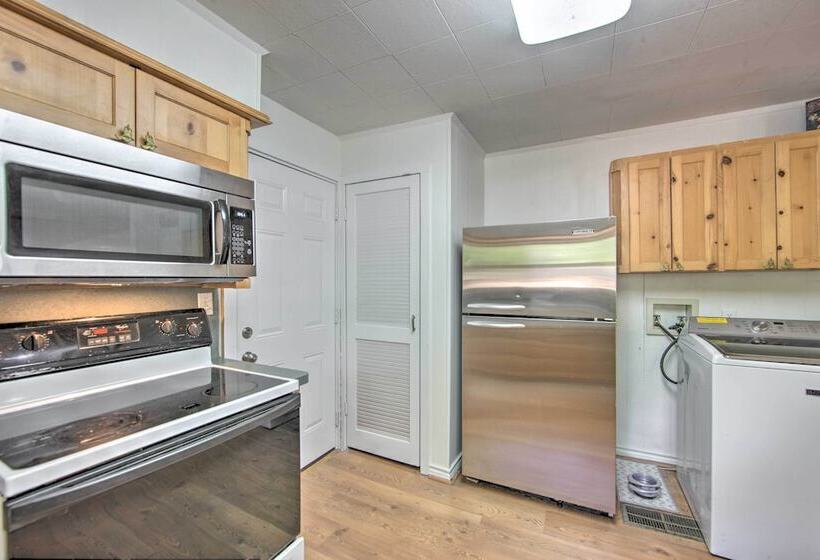 Quiet Home On Lake Hawkins W/ Kayaks + Dock!