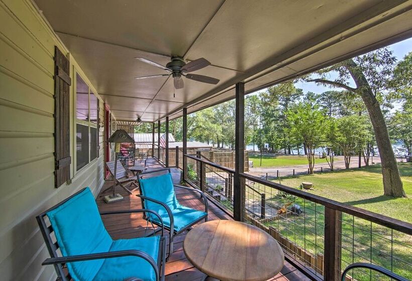 Quiet Home On Lake Hawkins W/ Kayaks + Dock!
