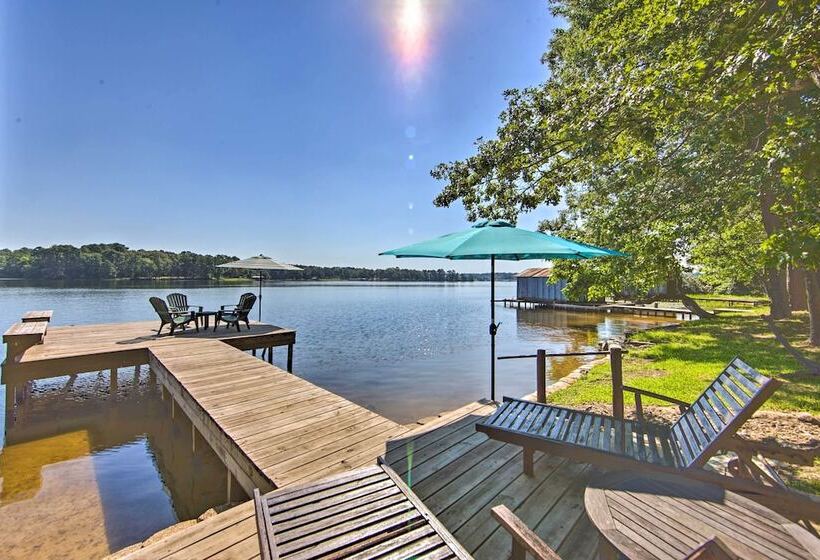 Quiet Home On Lake Hawkins W/ Kayaks + Dock!