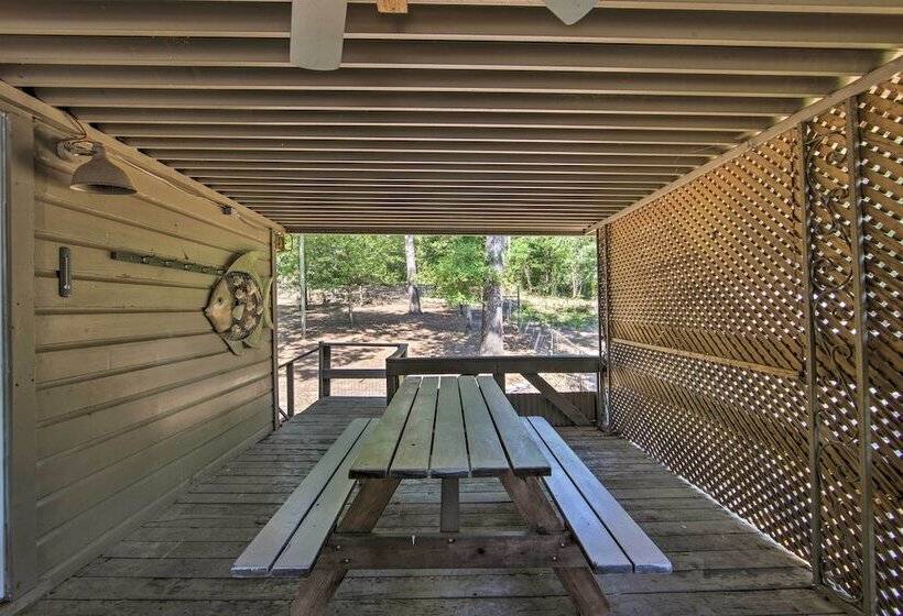 Quiet Home On Lake Hawkins W/ Kayaks + Dock!