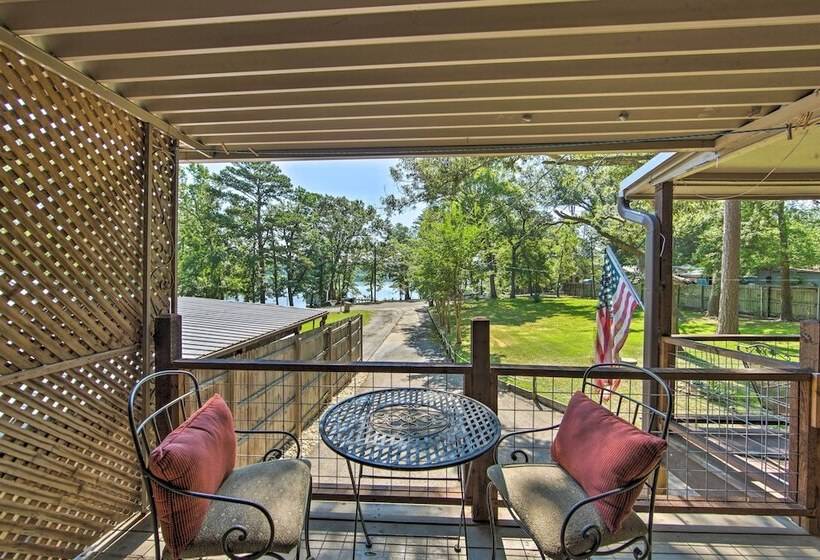 Quiet Home On Lake Hawkins W/ Kayaks + Dock!