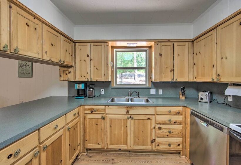 Quiet Home On Lake Hawkins W/ Kayaks + Dock!