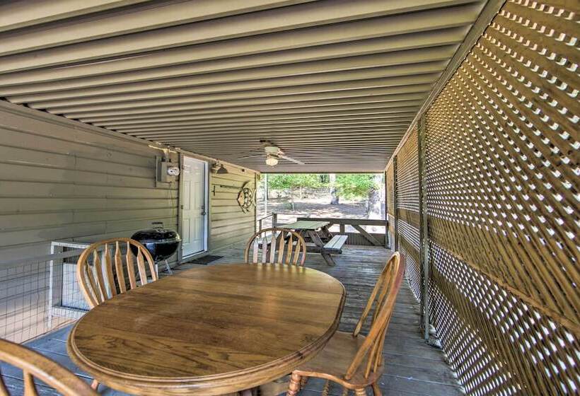 Quiet Home On Lake Hawkins W/ Kayaks + Dock!