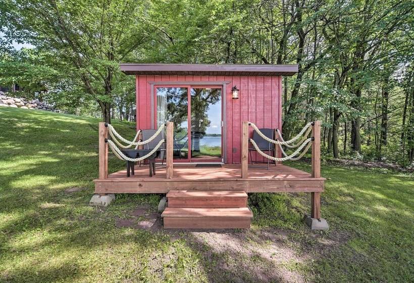 Quiet Lakeside Cabin: Patio & Stunning Views!