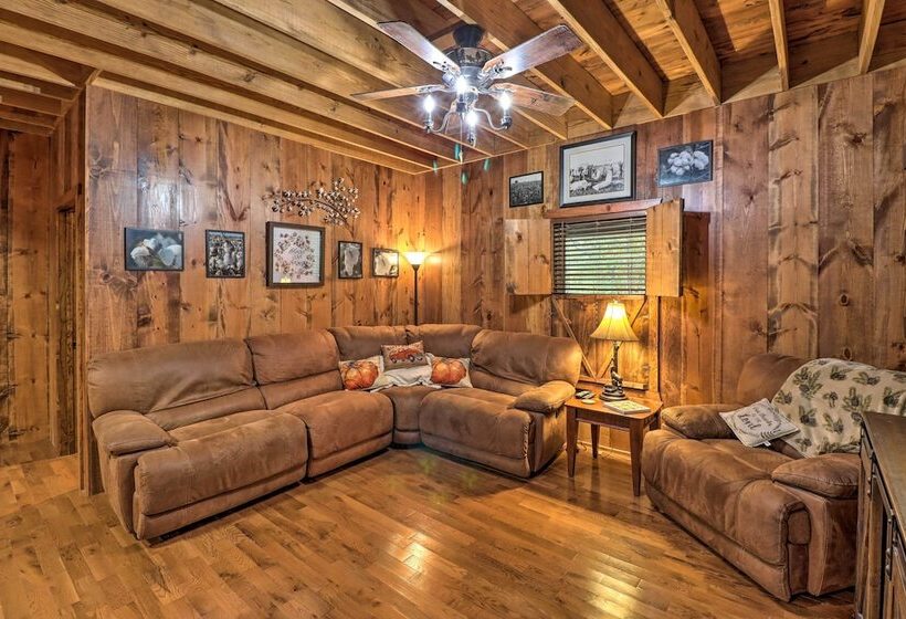 Quiet + Rustic Cabin With Fire Pit On 20 Acres!