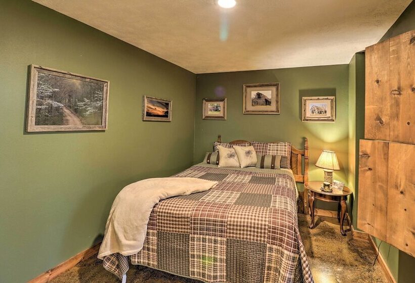 Quiet + Rustic Cabin With Fire Pit On 20 Acres!