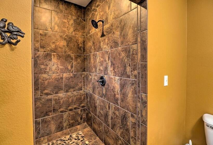 Quiet + Rustic Cabin With Fire Pit On 20 Acres!