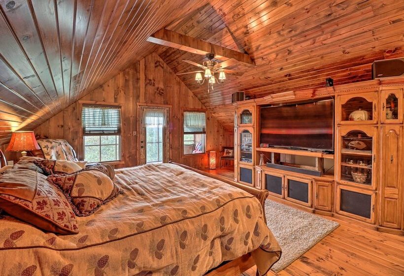 Quiet + Rustic Cabin With Fire Pit On 20 Acres!