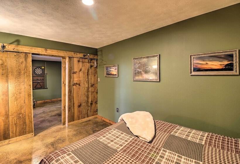 Quiet + Rustic Cabin With Fire Pit On 20 Acres!