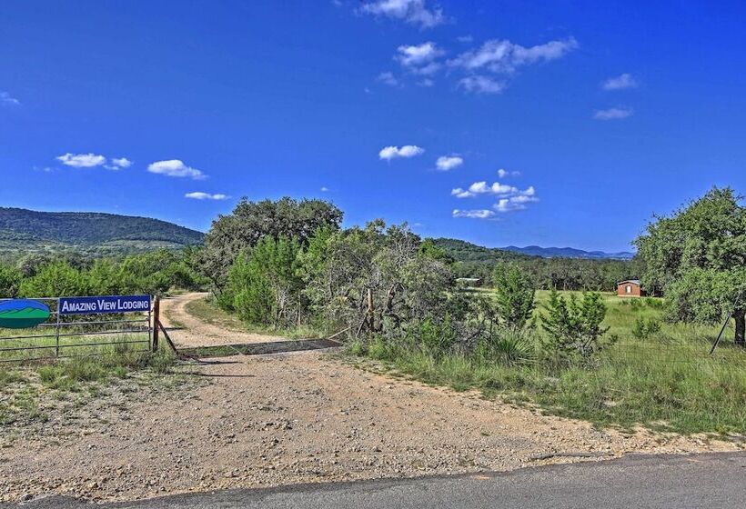 Quiet Utopia Cabin W/ Deck & Mountain Views!