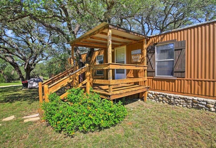 Quiet Utopia Cabin W/ Deck & Mountain Views!