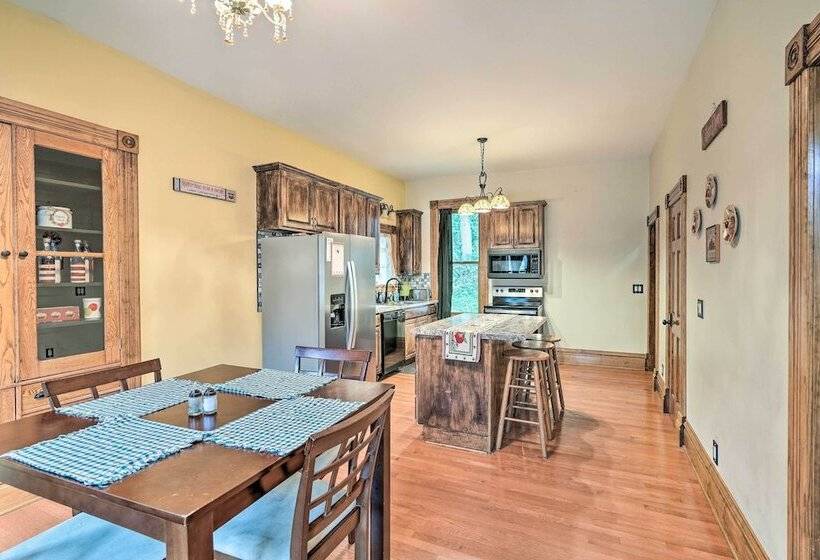 < 1 Mi To Downtown: Historic Dubuque Gem!