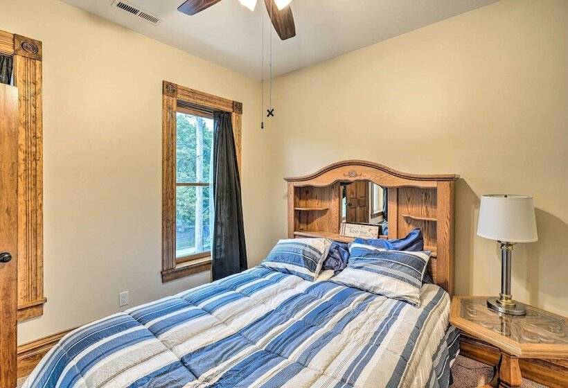 < 1 Mi To Downtown: Historic Dubuque Gem!