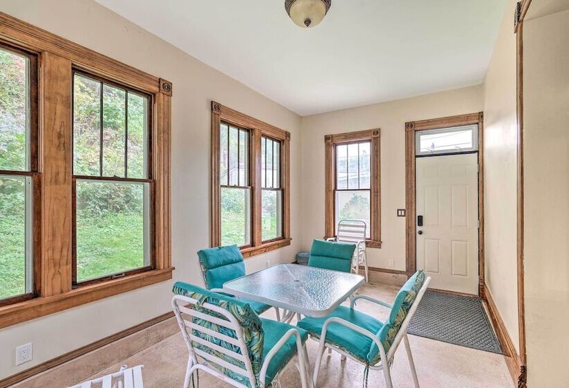 < 1 Mi To Downtown: Historic Dubuque Gem!