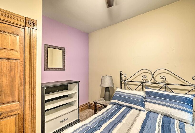 < 1 Mi To Downtown: Historic Dubuque Gem!