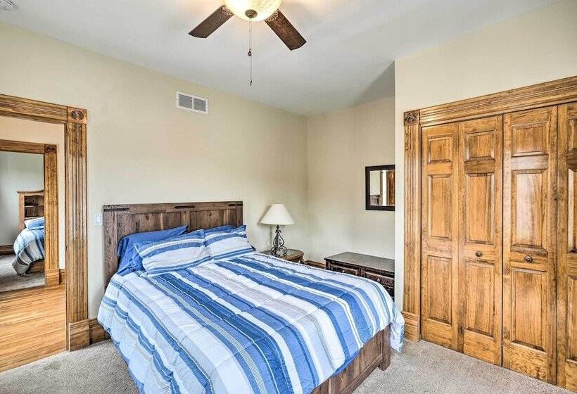 < 1 Mi To Downtown: Historic Dubuque Gem!