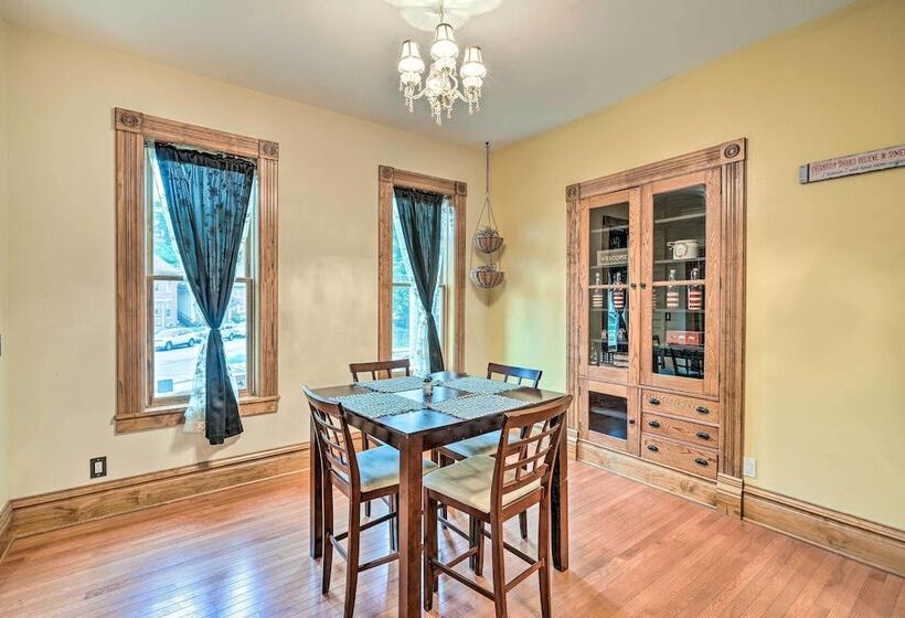 < 1 Mi To Downtown: Historic Dubuque Gem!