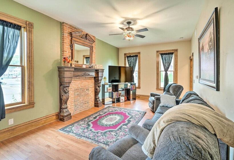 < 1 Mi To Downtown: Historic Dubuque Gem!