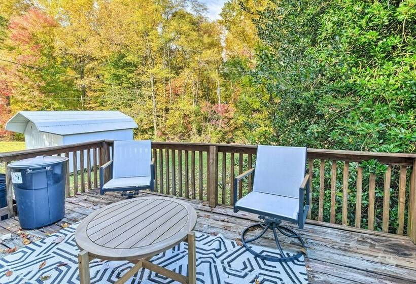 Relaxing Russell Springs Retreat W/ Fire Pit!