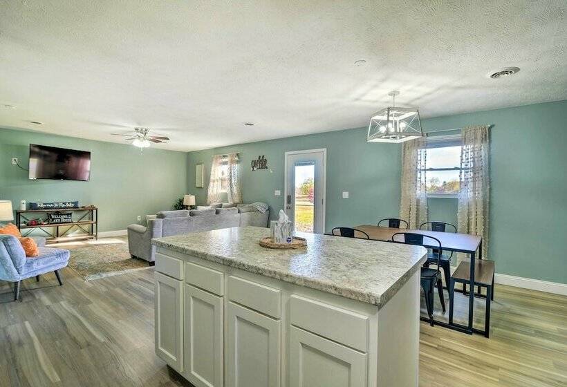 Relaxing Russell Springs Retreat W/ Fire Pit!