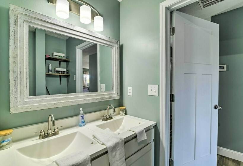 Relaxing Russell Springs Retreat W/ Fire Pit!