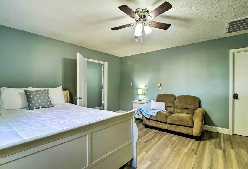 Relaxing Russell Springs Retreat W/ Fire Pit!