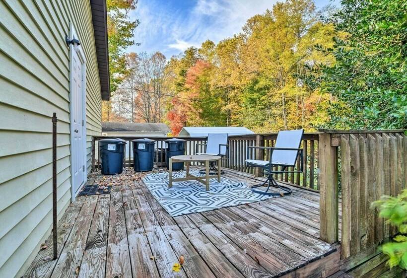 Relaxing Russell Springs Retreat W/ Fire Pit!