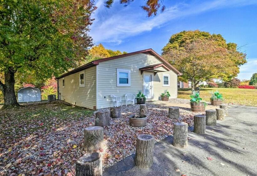 Relaxing Russell Springs Retreat W/ Fire Pit!