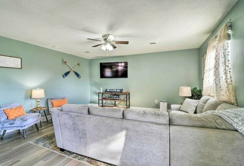 Relaxing Russell Springs Retreat W/ Fire Pit!