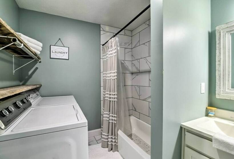 Relaxing Russell Springs Retreat W/ Fire Pit!