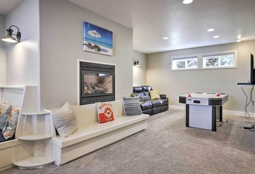 Remodeled Home W/ Spa & Deck: Walk To Dillon Beach