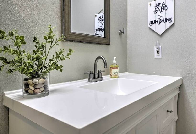 Remodeled Home W/ Spa & Deck: Walk To Dillon Beach