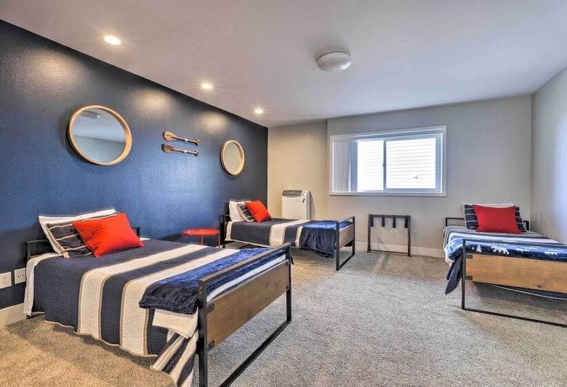 Remodeled Home W/ Spa & Deck: Walk To Dillon Beach