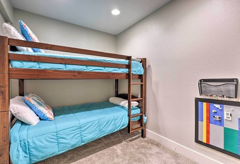 Remodeled Home W/ Spa & Deck: Walk To Dillon Beach