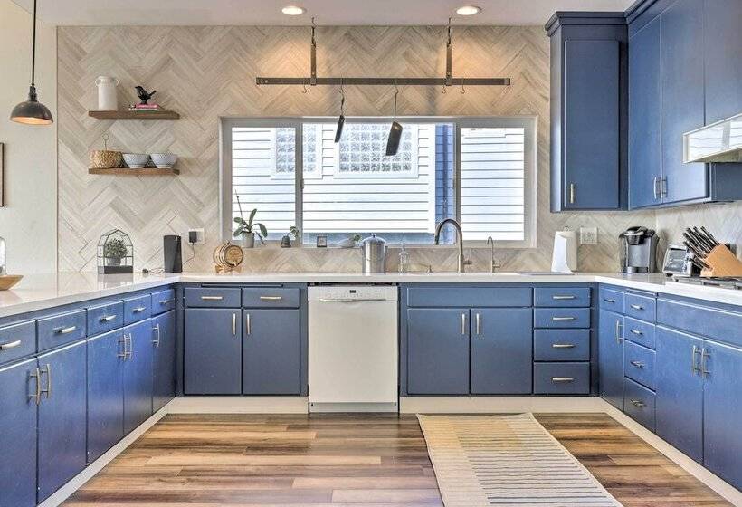 Remodeled Home W/ Spa & Deck: Walk To Dillon Beach