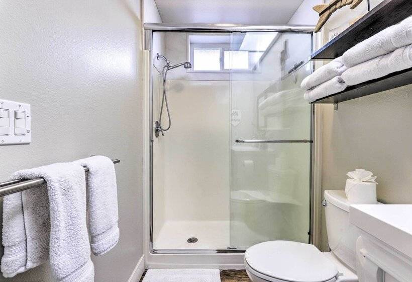 Remodeled Home W/ Spa & Deck: Walk To Dillon Beach