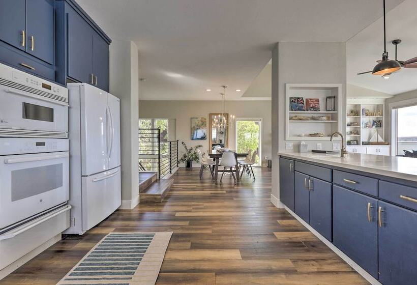 Remodeled Home W/ Spa & Deck: Walk To Dillon Beach