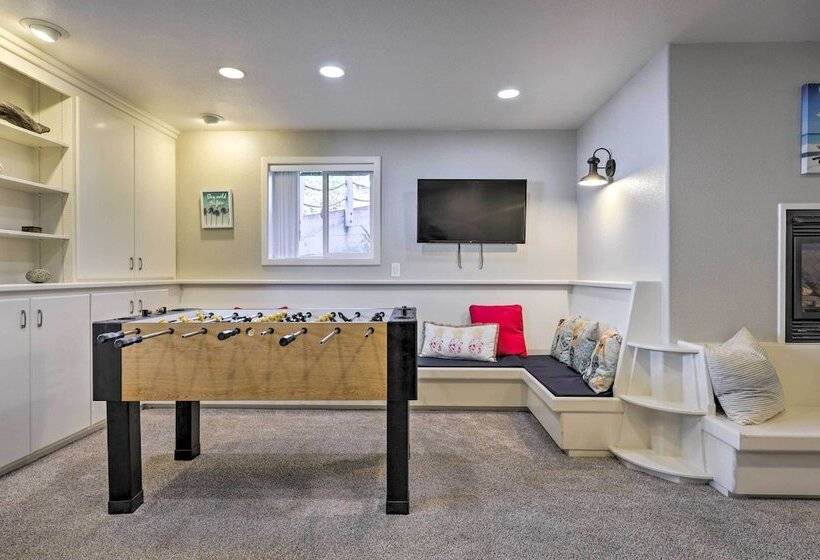 Remodeled Home W/ Spa & Deck: Walk To Dillon Beach