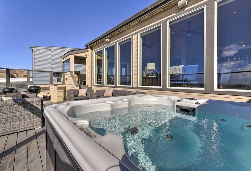 Remodeled Home W/ Spa & Deck: Walk To Dillon Beach