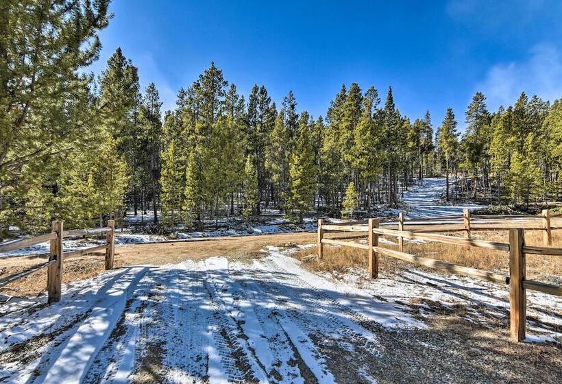 Remodeled Fairplay Log Cabin W/ Sauna + Loft!